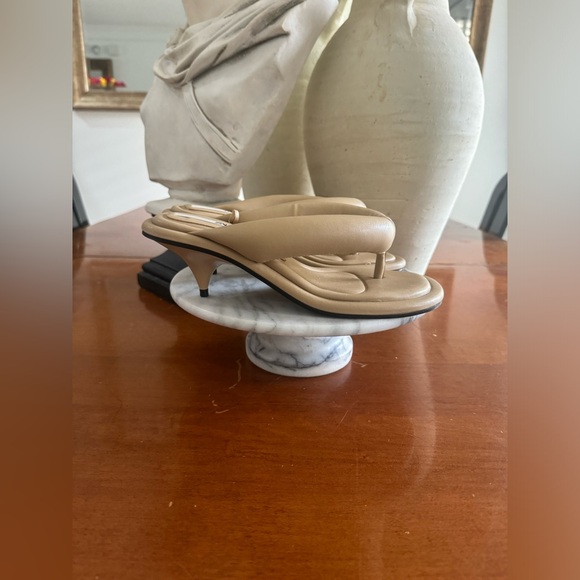 Zara Beige Puffy Kitten Heels Open Toe Thong Sandals - Picture 6 of 7